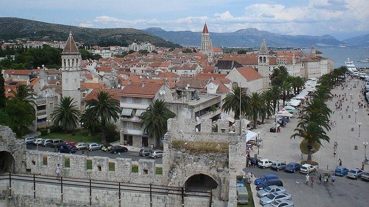 ET-800px-Trogir_Skyline.jpg