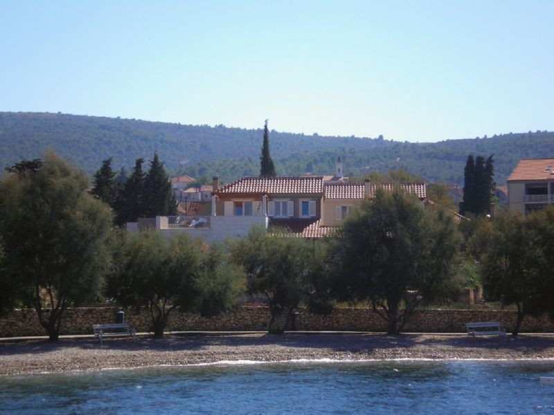 kuca_s_mosta.jpg