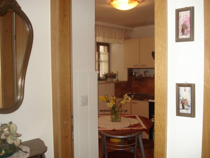 smallaptentryhall.jpg